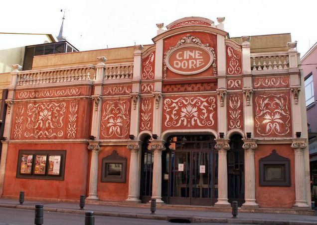 Fachada modernista del Cine Doré